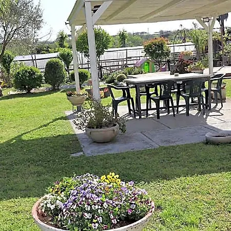 Enchanted Garden A Stones Throw From The Center *